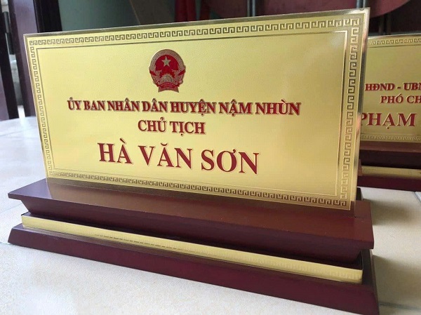 mẫu bảng chức danh