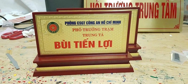 bảng chức danh gỗ inox