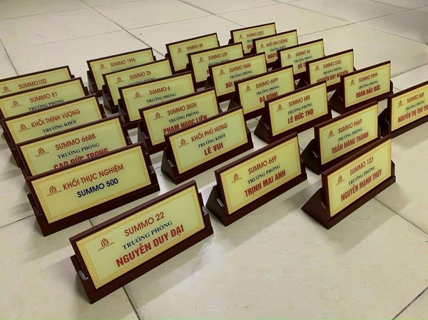 mẫu bảng chức danh