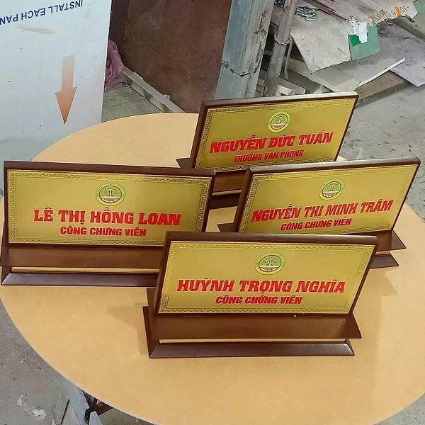 mẫu bảng chức danh