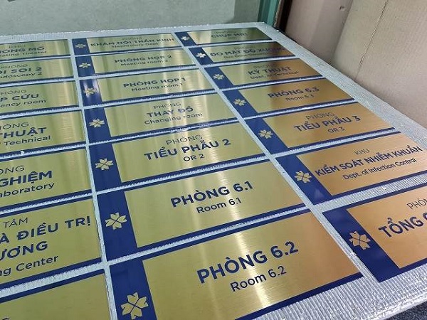 bảng tên phòng ban inox