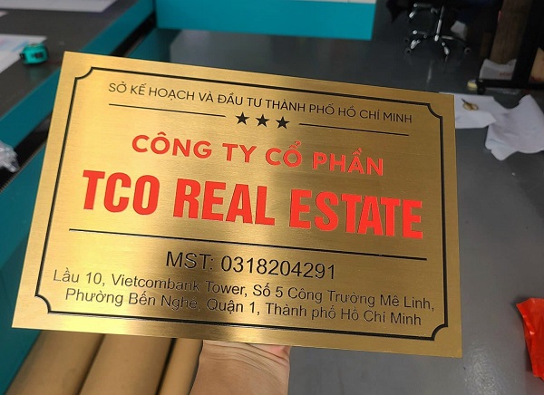 bảng công ty in uv