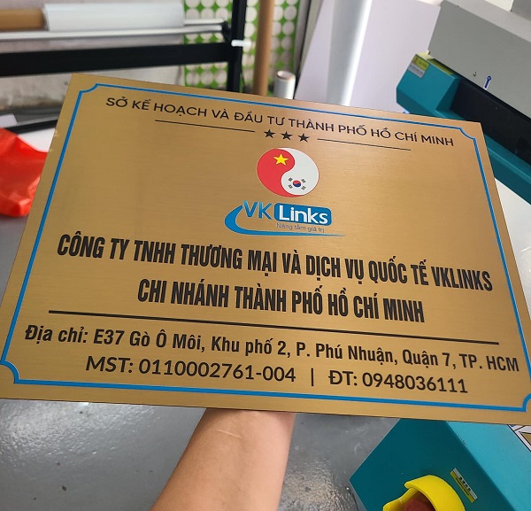 bảng công ty in uv