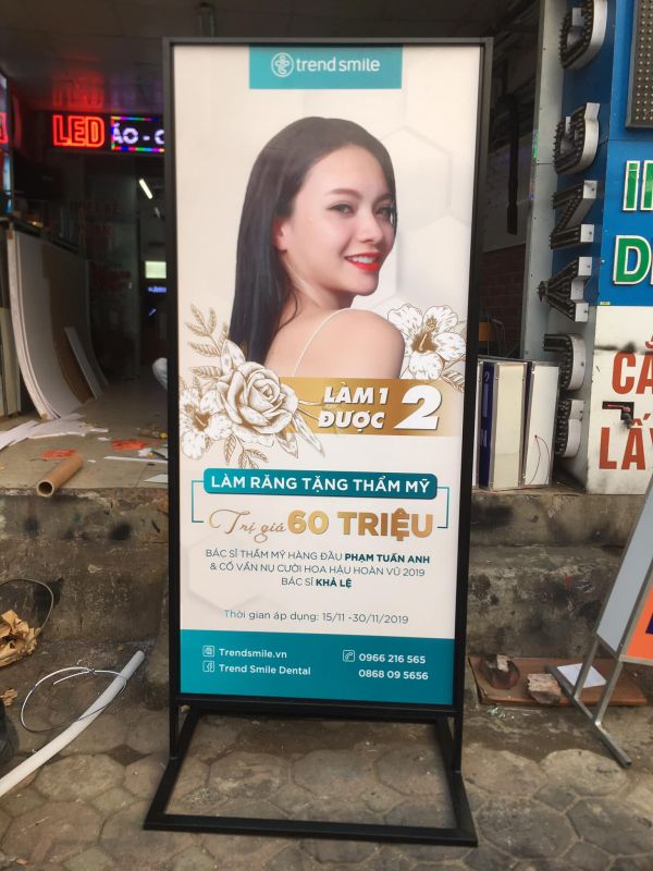 làm standee sắt