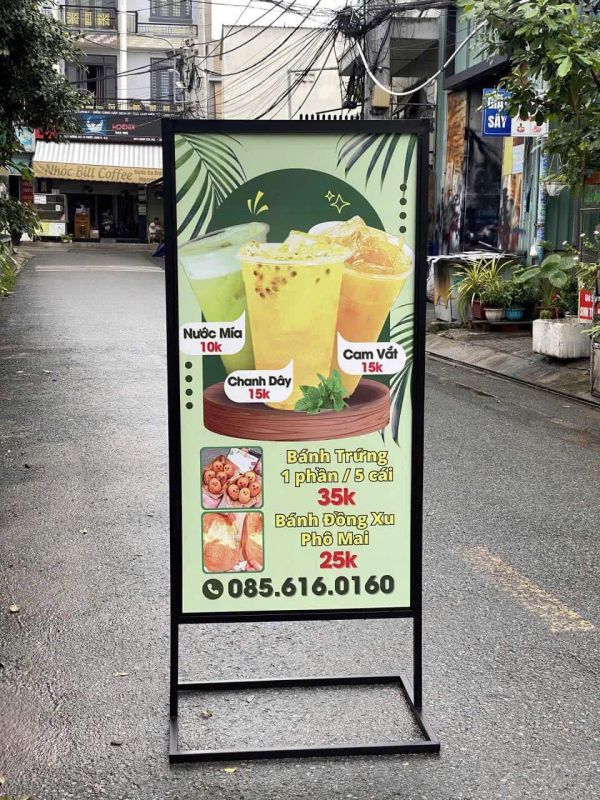 standee chân sắt