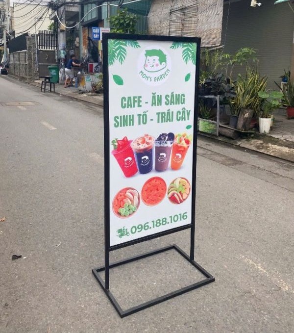 standee chân sắt