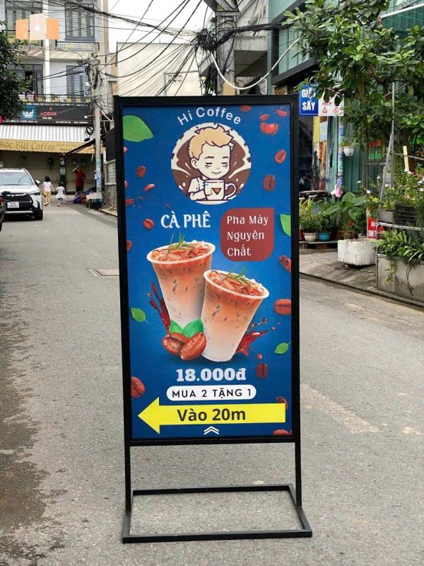 standee chân sắt
