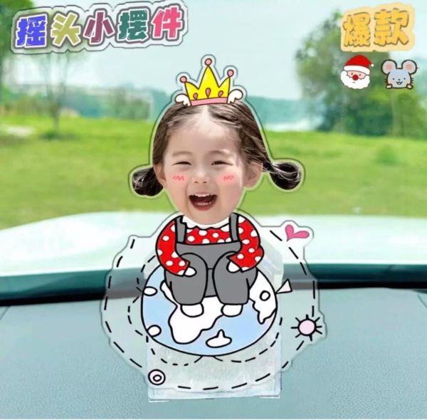 standee lắc đầu hài hước